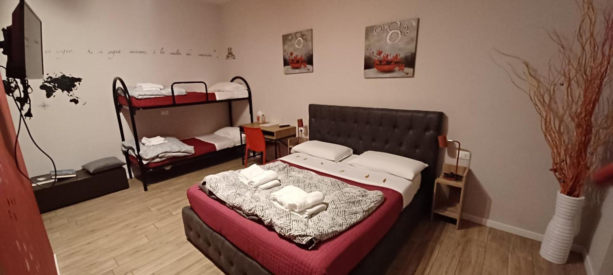 Emmanueli65 Fronte Clinica Per 4 Matrimoniale E Castello Bed and Breakfast Piacenza Eksteriør billede