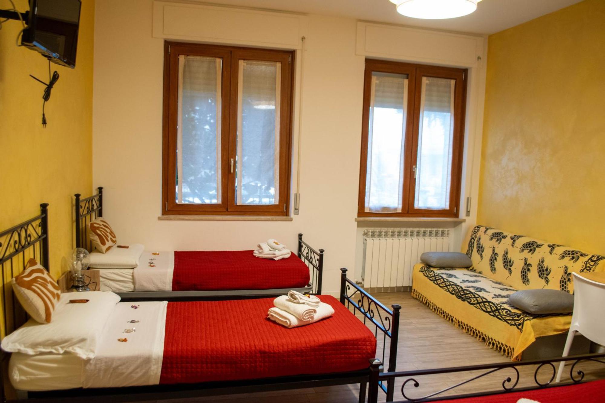 Emmanueli65 Fronte Clinica Per 4 Matrimoniale E Castello Bed and Breakfast Piacenza Eksteriør billede
